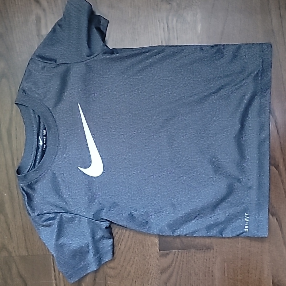 Boys Nike good use condition t-shirt drifit